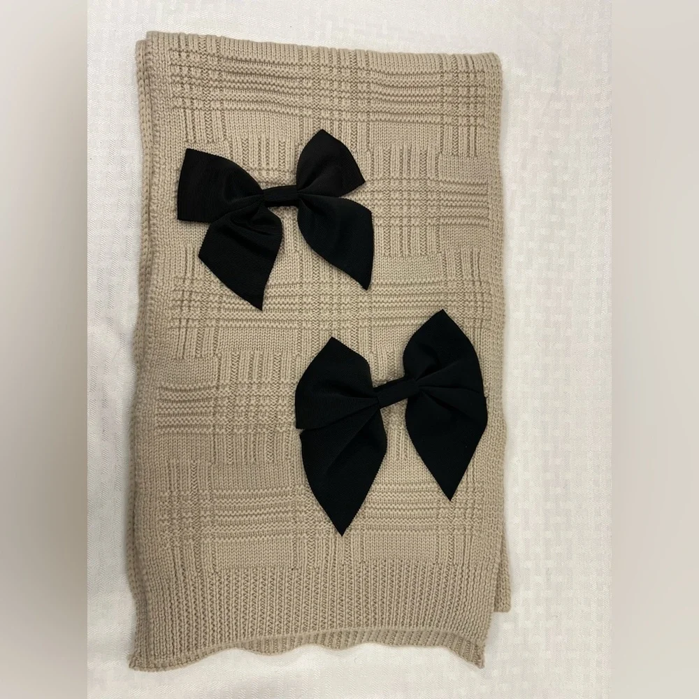 Kate Spade Beige Knit Scarf Black Bow Appliqué